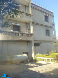 Villa 500 m2 bâti 180 m2 avec un jardin